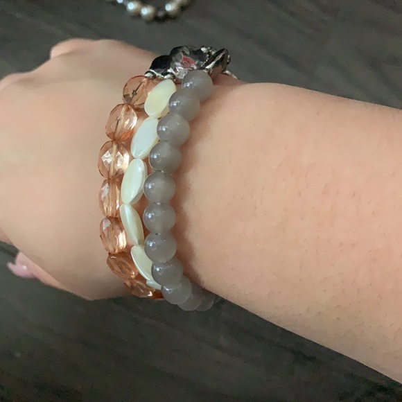 Jewelry Lot 5 bracelets - Picture 7 of 7